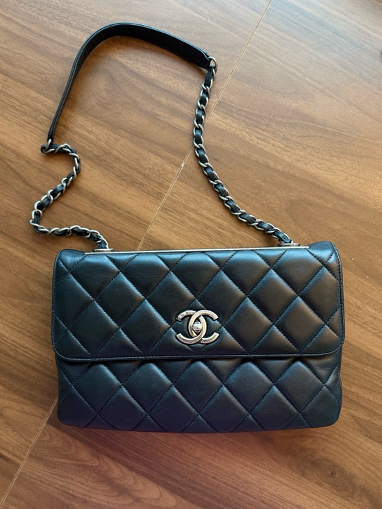 CHANEL Handbags - Chanel Trendy CC Shoulder Flap Bag in Black
